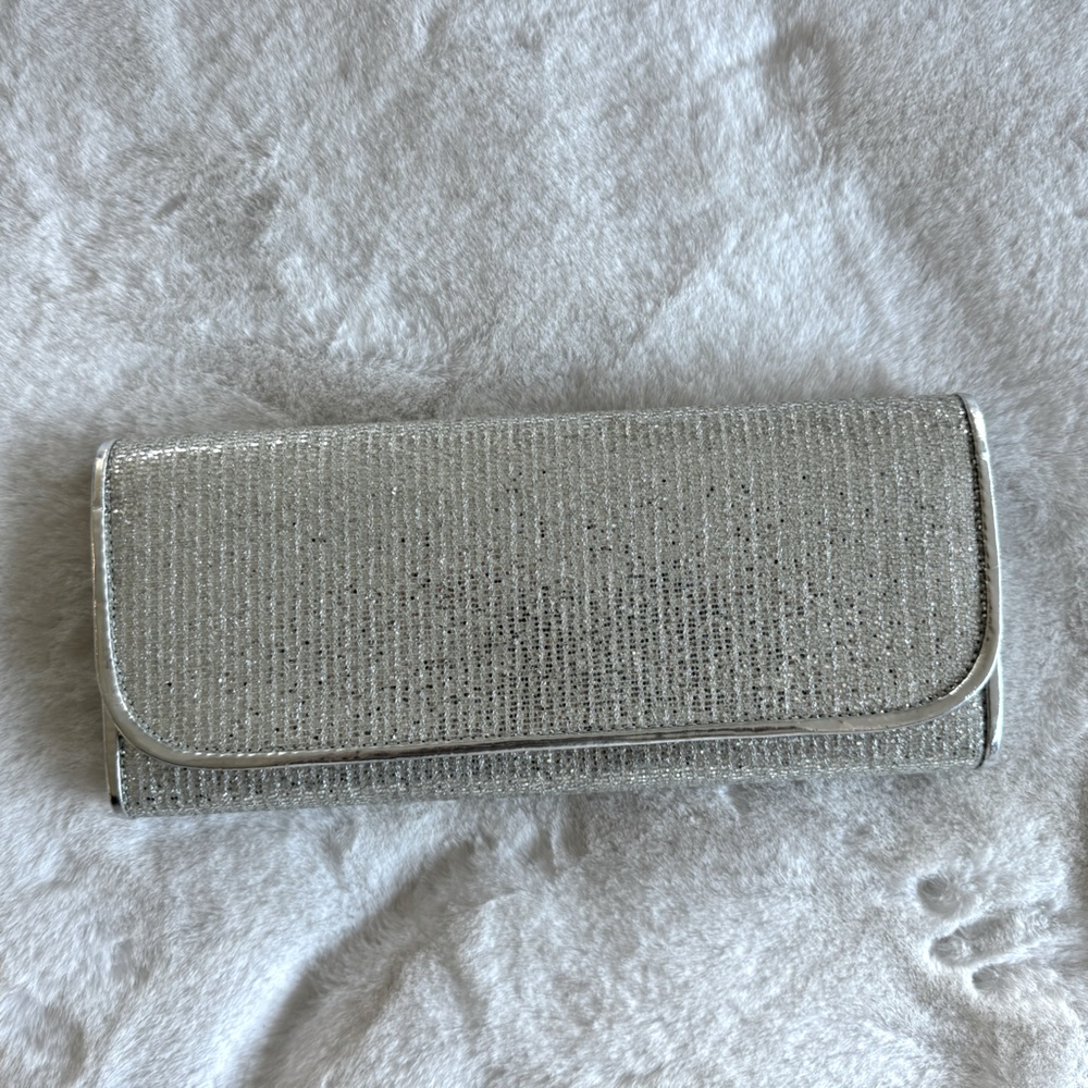 💕Sparkly Silver Clutch
